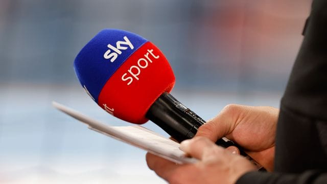 Der Pay-TV-Sender Sky verzichtet ab sofort auf Kommentator Jörg Dahlmann. Der Pay-TV-Sender Sky verzichtet ab sofort auf Kommentator Jörg Dahlmann.