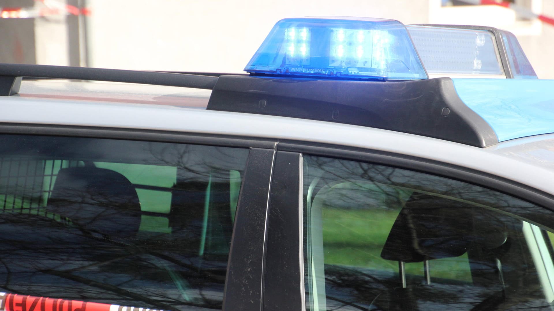 Ein Streifenwagen (Symbolbild): In NRW hat die Polizei sieben Personen bei einem Drogeneinsatz festgenommen. Ein Streifenwagen (Symbolbild): In NRW hat die Polizei sieben Personen bei einem Drogeneinsatz festgenommen.