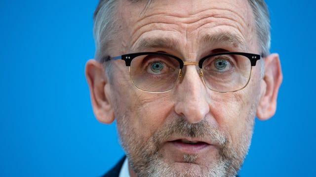Armin Schuster (CDU), Präsident des Bundesamtes für Bevölkerungsschutz und Katastrophenhilfe (BBK). Armin Schuster (CDU), Präsident des Bundesamtes für Bevölkerungsschutz und Katastrophenhilfe (BBK).