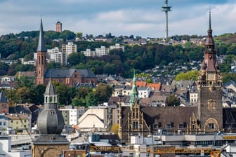 Skyline von Wuppertal (Archivbild): Die Stadt sucht fünf Klimamanager.