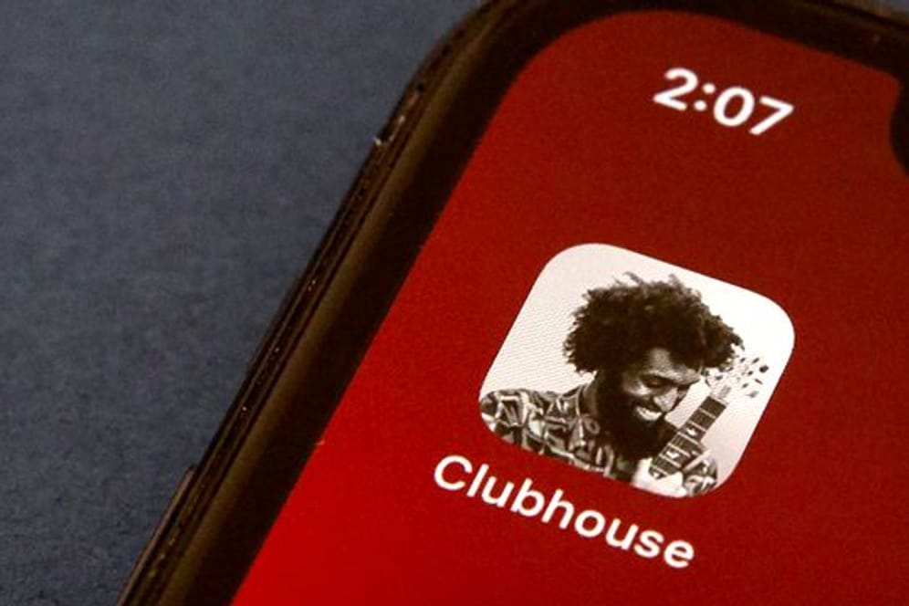 Das Symbol der Talk-App Clubhouse auf dem Bildschirm eines Smartphones.