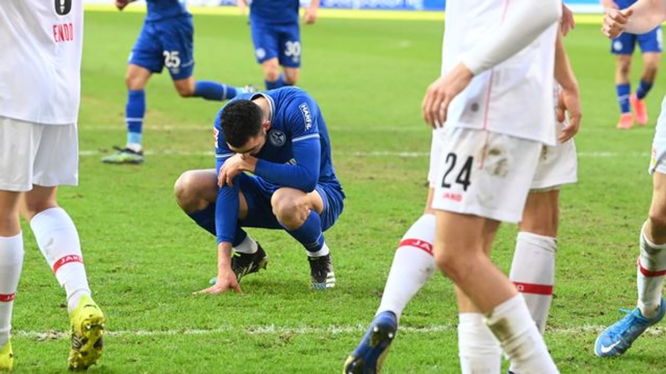 Schalkes Mittelfeldspieler Nabil Bentaleb fällt vorerst aus.