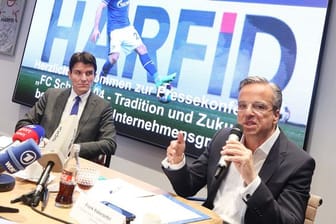 Ulrich Paetzel (l) und Frank Haberzettel sind die Sprecher der Initiative "FC Schalke 04 - Tradition und Zukunft".