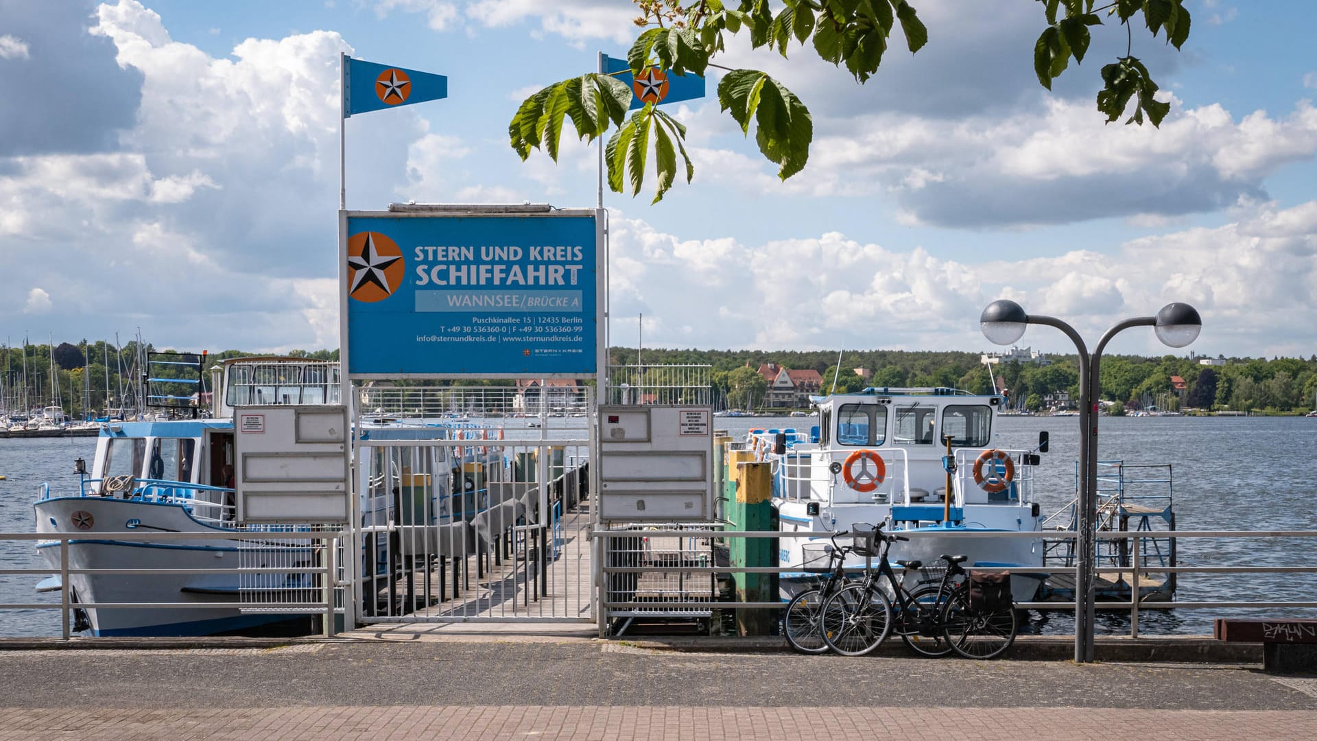 Anlegestelle der Stern und Kreisschiffahrt am Wannsee: Das Unternehmen ist in Sachen Ausflugsfahrten per Dampfer Marktführer in Berlin.