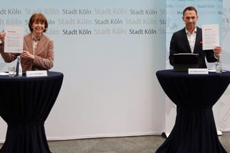 Oberbürgermeisterin Henritte Reker und Manfred Janssen, Geschäftsführer der KölnBusiness Wirtschaftsförderung: Mit dem "Köln Kodex" sollen Öffnungen reibungsloser ablaufen.