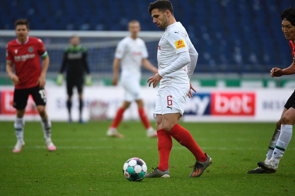 Klare Sache: In der Hinrunde gewannen die Kieler um Ahmet Arslan (M.) 3:0 in Hannover.