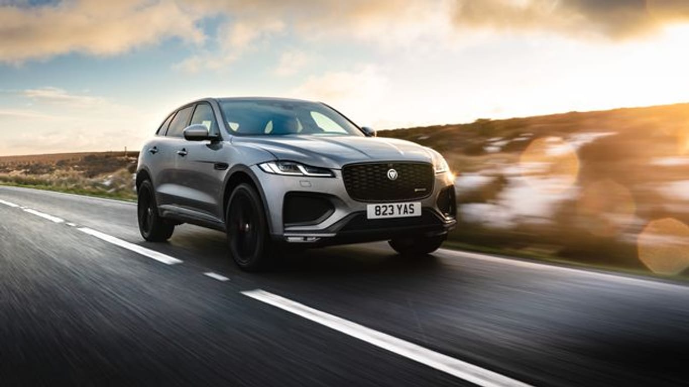 Künftig lässt Jaguar den F-Pace fast nur noch mit elektrischer Unterstützung auf die Straße rollen.
