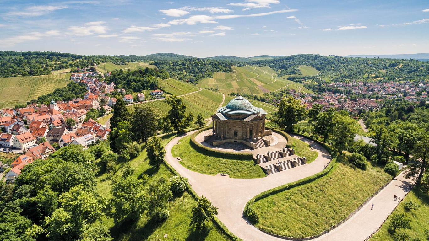 Die Grabkapelle auf dem Württemberg ist ein Highlight des Weinwanderweges: In Stuttgart gibt es viele schöne Wanderrouten.