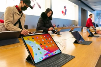 Ein Apple Store (Symbolbild): Im April könnte Apple seinen iPad Pros einen neuen Anstrich verleihen.