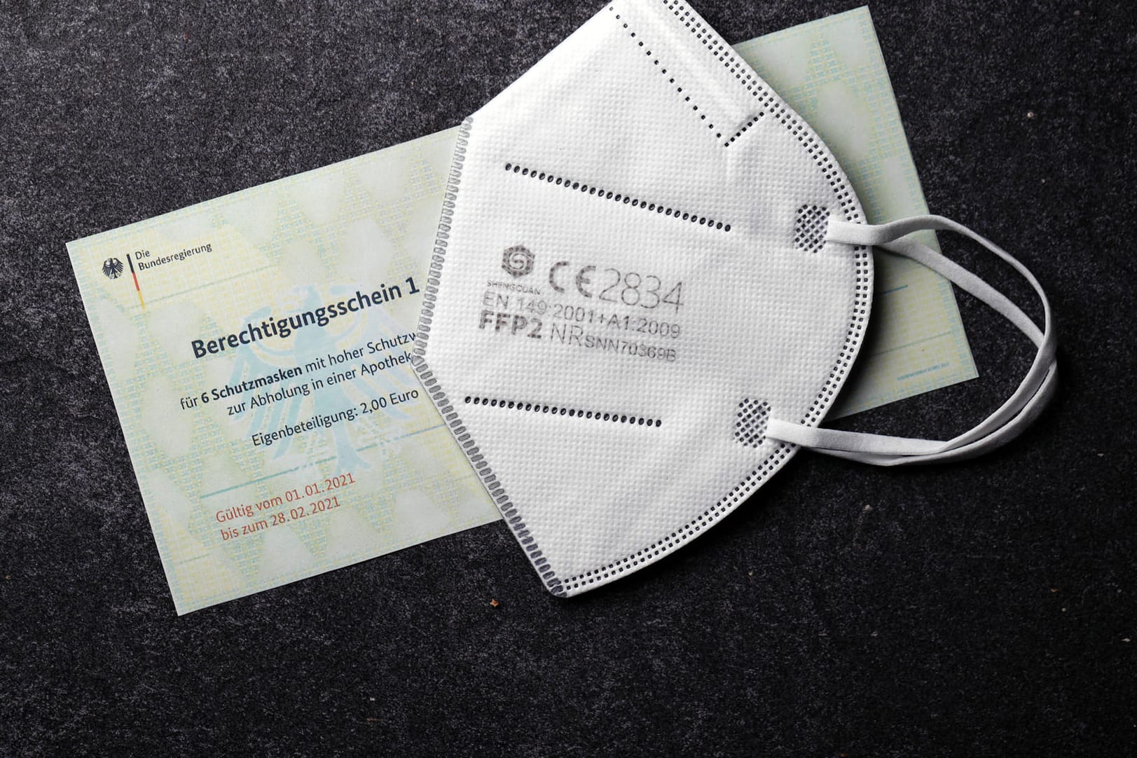 Berechtigungsschein für FFP2-Masken: Seit Dezember dürfen sich Risikopatienten Gratis-Masken in Apotheken abholen.