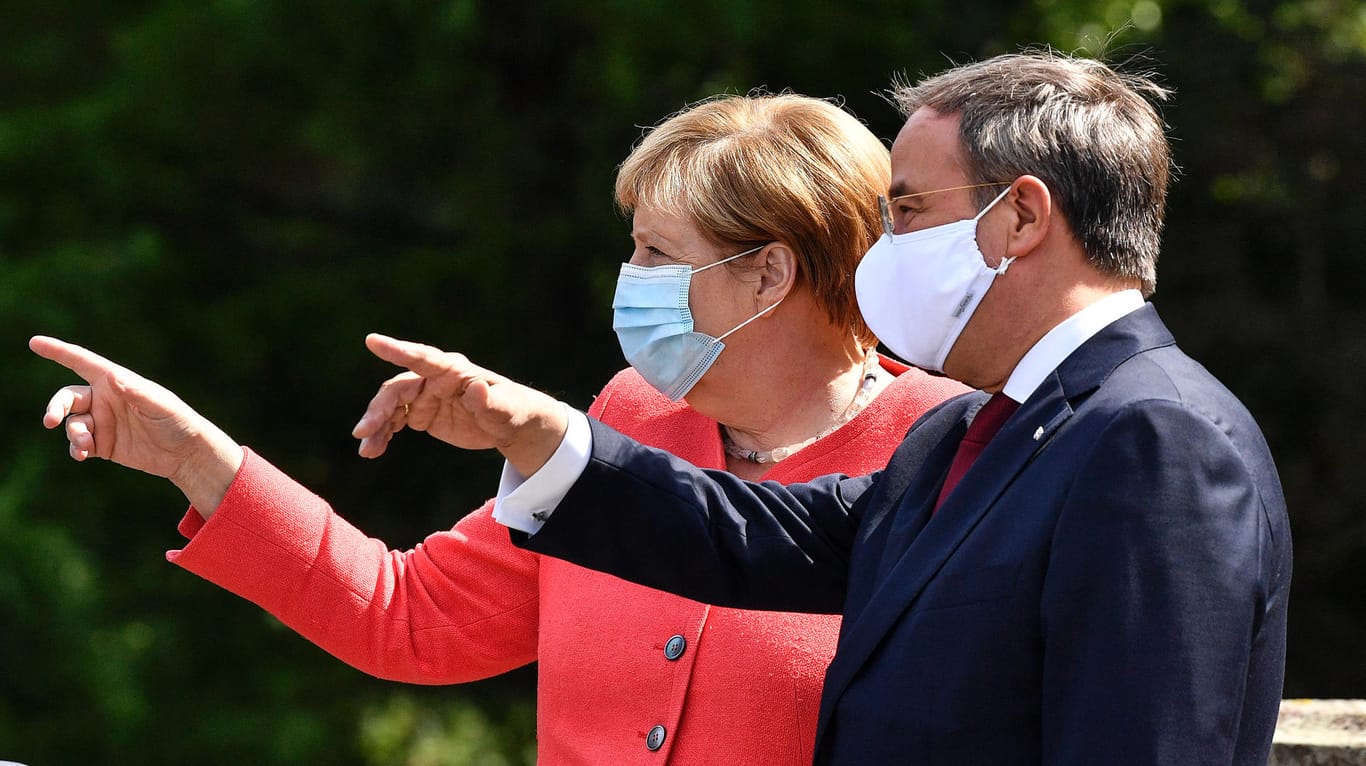 Angela Merkel und Armin Laschet: Der NRW-Regierungschef könnte sich als Nachfolger der Bundeskanzlerin bewerben.