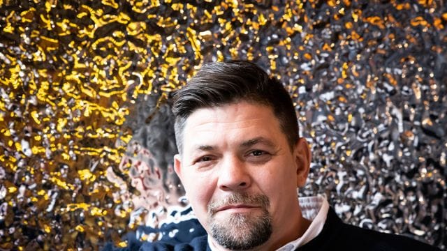 Tim Mälzer in seinem Restaurant "Bullerei".