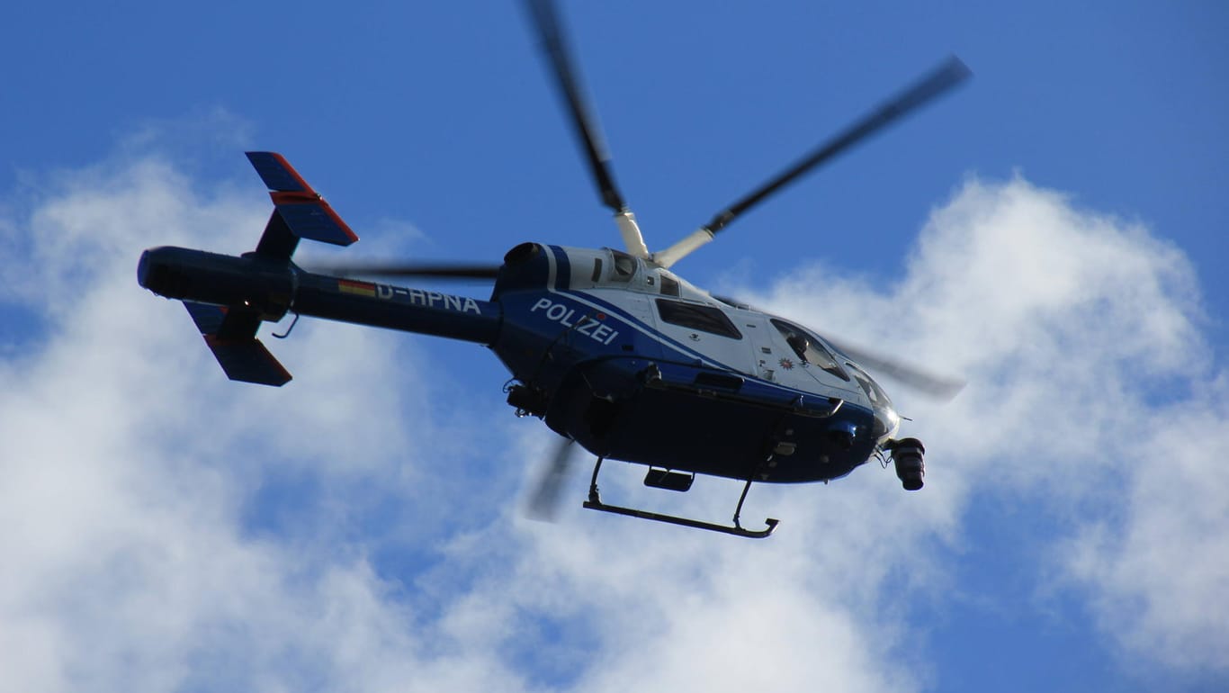 Ein Hubschrauber der Polizei im Einsatz: Ein elfjähriger Junge aus Thüringen wollte sich überzeugen, ob es den auch im echten Leben gibt.