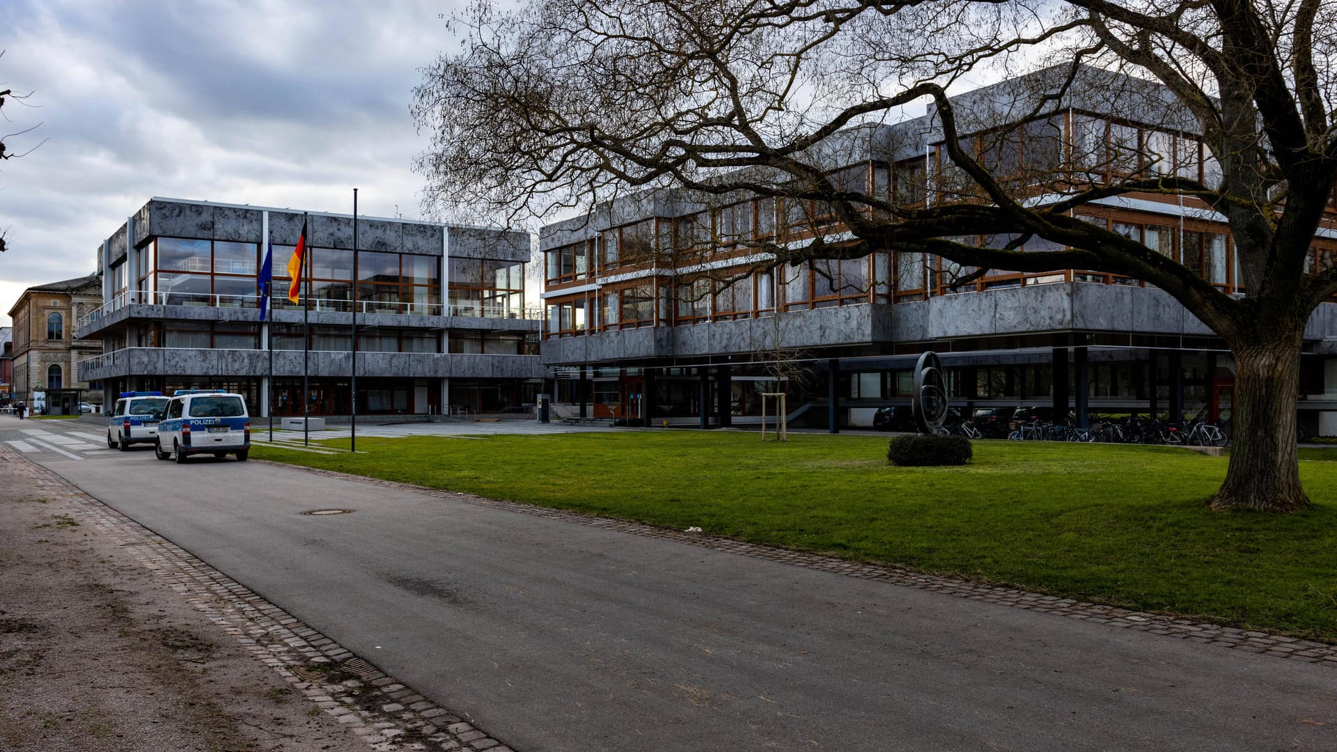 Das Bundesverfassungsgericht in Karlsruhe: Hier wurde entschieden, ob die Mitgliederzahl des AfD-"Flügels" bekanntgegeben werden darf.