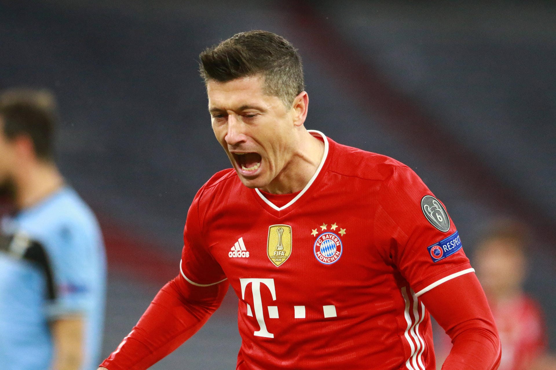 Robert Lewandowsk: Der Bayern-Torjäger müsste mit Polen in London spielen, der Rekordmeister will jedoch eine Quarantäne vermeiden.