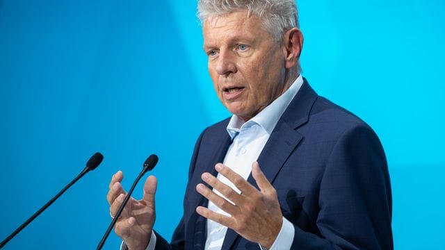 Dieter Reiter (SPD), Oberbürgermeister von München, spricht (Archivbild): Er befürchtet steigende Fallzahlen für München.