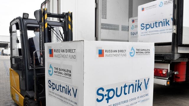Mehrere Länder-Regierungschefs sprchen sich für eine rasche Zulassung des russischen Vakzins Sputnik V aus. Mehrere Länder-Regierungschefs sprchen sich für eine rasche Zulassung des russischen Vakzins Sputnik V aus.