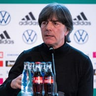 Joachim Löw: Der Bundestrainer kann beim kommenden Lehrgang des DFB-Teams auf seine England-Legionäre bauen.