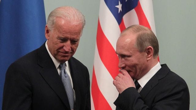 Joe Biden (l) und Wladimir Putin bei einem Treffen im März 2011. Joe Biden (l) und Wladimir Putin bei einem Treffen im März 2011.