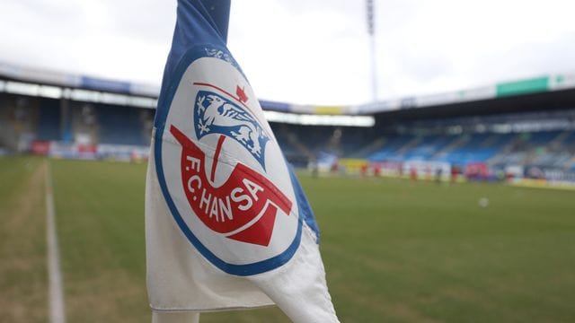 Für das Heimspiel von Hansa Rostock gegen den Halleschen FC wurden 777 Zuschauer zugelassen. Für das Heimspiel von Hansa Rostock gegen den Halleschen FC wurden 777 Zuschauer zugelassen.