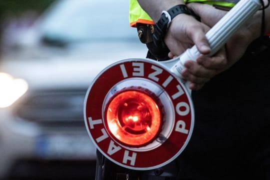 Wer bei einer Verkehrskontrolle behauptet, statt dem Handy einen Kamm ans Ohr gehalten zu haben, sollte dies auch nachweisen können.