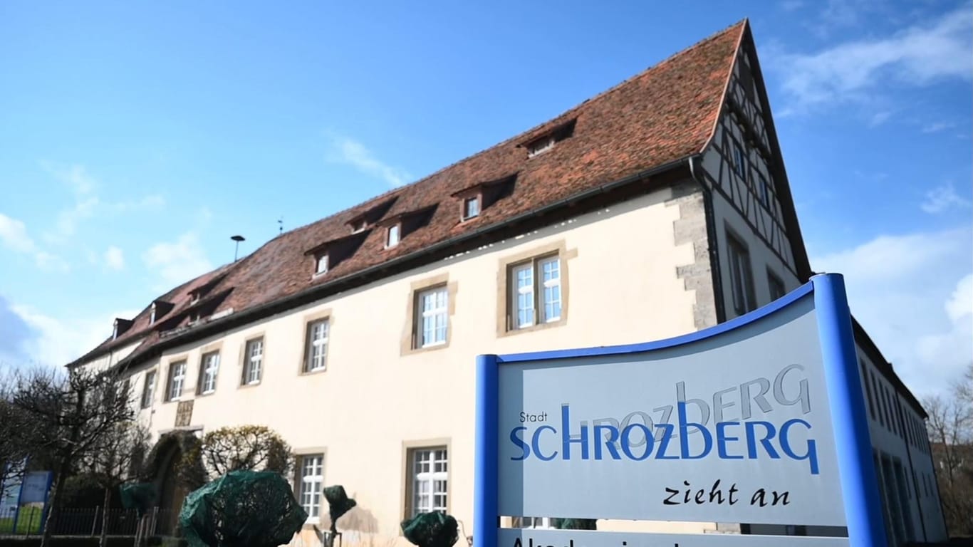 Schrozberg in Baden-Württemberg: Beim Ortsbesuch schildern Einwohner der kleinen Gemeinde, wie es sich mit einer Inzidenz von über 1.000 lebt.