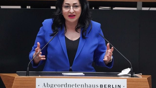 Dilek Kalayci: Die SPD-Abgeordnete richtet Appell für Astrazeneca-Impfung in die Bürger. Dilek Kalayci: Die SPD-Abgeordnete richtet Appell für Astrazeneca-Impfung in die Bürger.