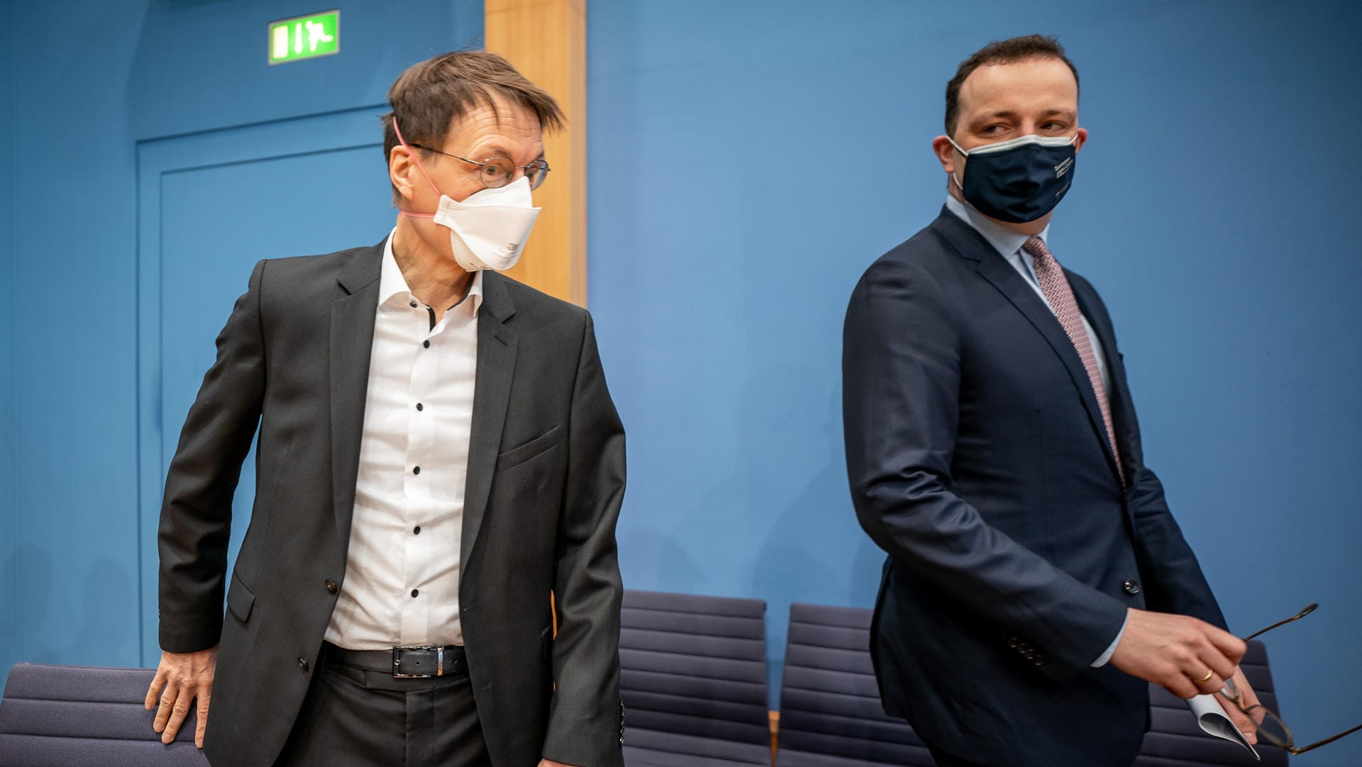 Jens Spahn und Karl Lauterbach: "Wir müssen zurück in den Lockdown."