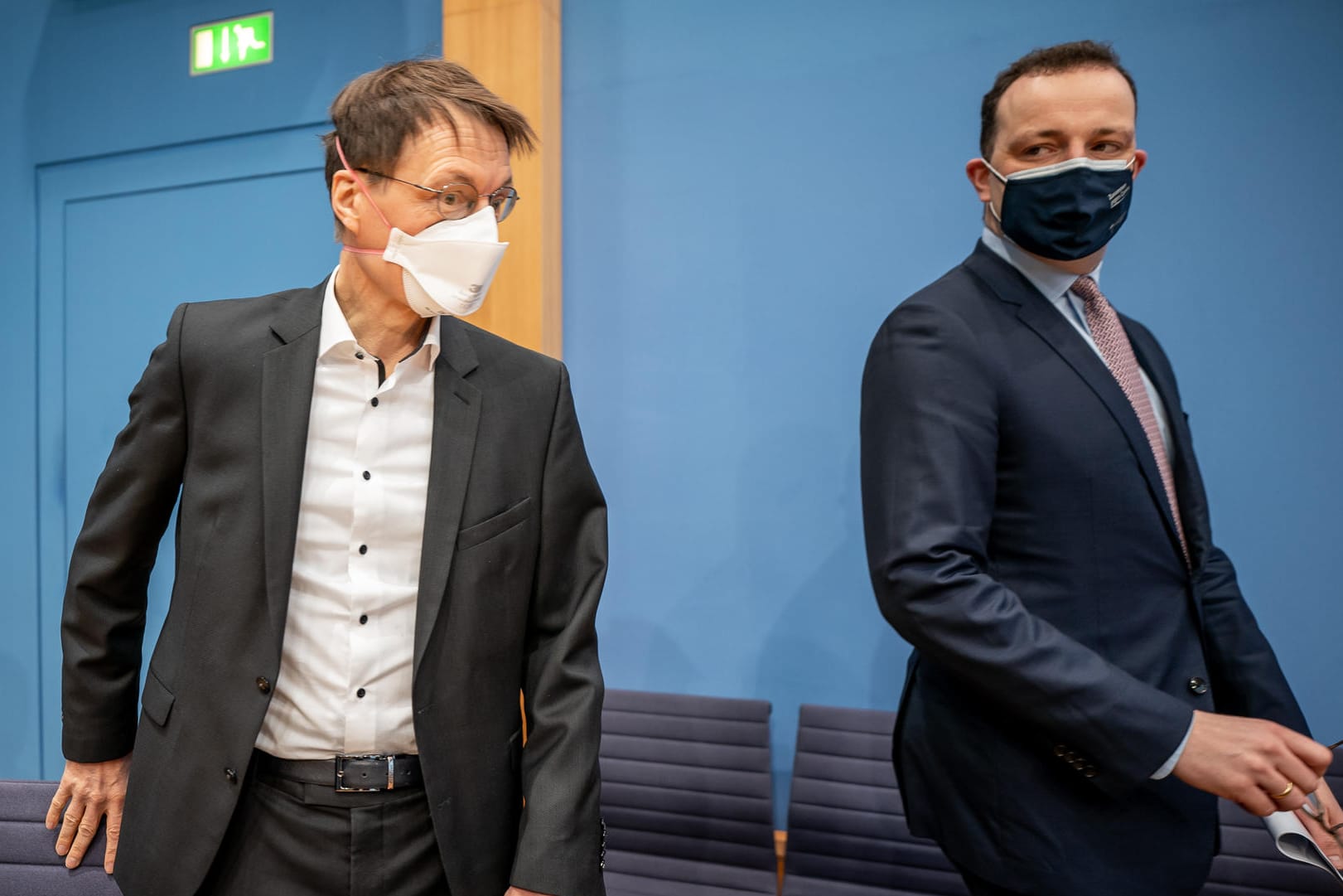 Jens Spahn und Karl Lauterbach: "Wir müssen zurück in den Lockdown."