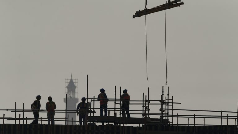 Eine Baustelle in Doha: 6.500 Gastarbeiter sollen bei den Arbeiten ums Leben gekommen sein.