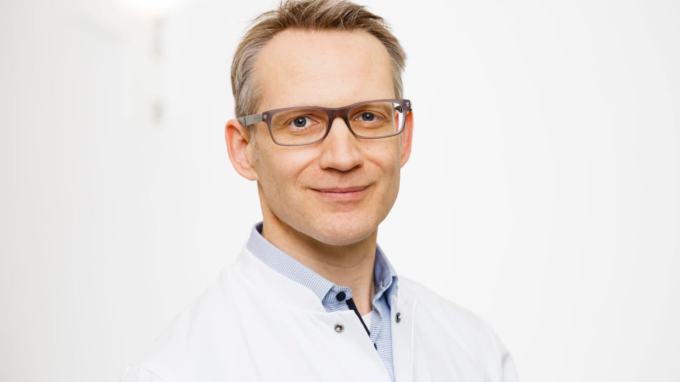 Dr. Thorsten Schneider: Der Kölner Mediziner sieht Frust bei seinen Kollegen und Mitarbeitern.