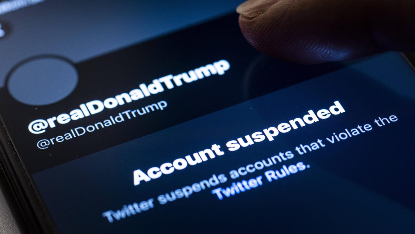 Anfang Januar wurde der Twitter-Account des ehemaligen US-Präsidenten Donald Trump nach über 56.000 Tweets dauerhaft gesperrt.