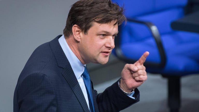 Tobias Zech: Der CSU-Bundestagsabgeordnete war mit seiner Beraterfirma etwa im mazedonischen Wahlkampf für die Regierungspartei tätig, am Donnerstag legte er wegen möglicher "Interessenkollisionen" sein Mandat nieder.