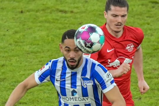 Nach dreiwöchiger Verletzungspause bei Hertha zurück: Matheus Cunha (vorn) am Ball.