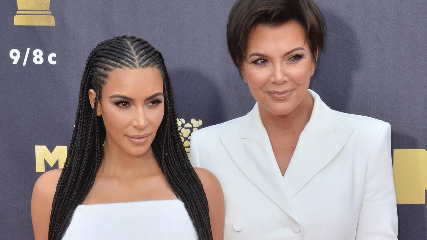 Kim Kardashian und Kris Jenner: Die Mutter bricht nun ihr Schweigen zur Scheidung ihrer Tochter.