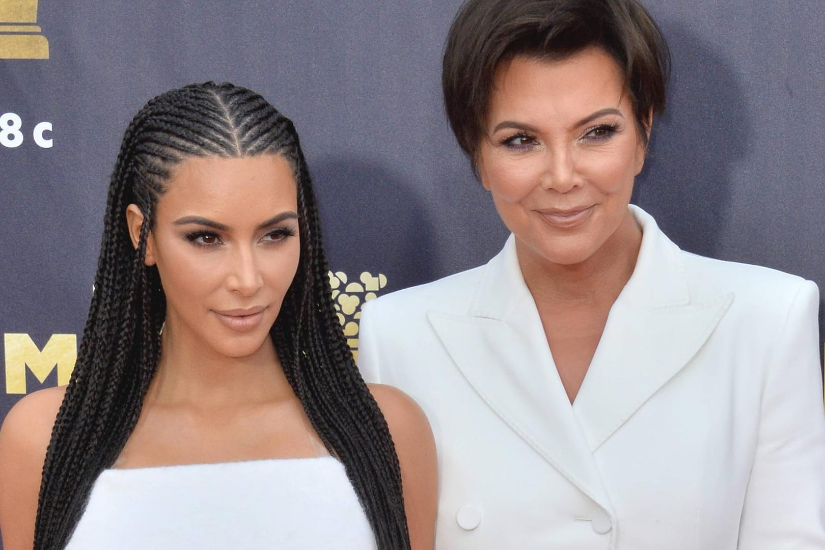 Kim Kardashian und Kris Jenner: Die Mutter bricht nun ihr Schweigen zur Scheidung ihrer Tochter.