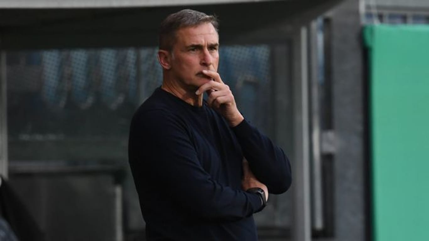 U21-Coach Stefan Kuntz will sich zunächst nicht über mögliche eigene Ambitionen auf die Nachfolge von Bundestrainer Joachm Löw äußern.