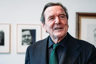 Gerhard Schröder: Der Altkanzler verteidigt den Gesundheitsminister.
