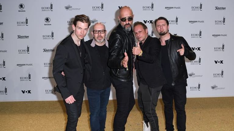 Offizielle Deutsche Charts Rockband Eisbrecher auf Platz eins