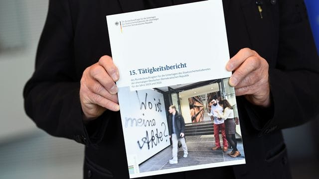 Roland Jahn hält den 15. Roland Jahn hält den 15.