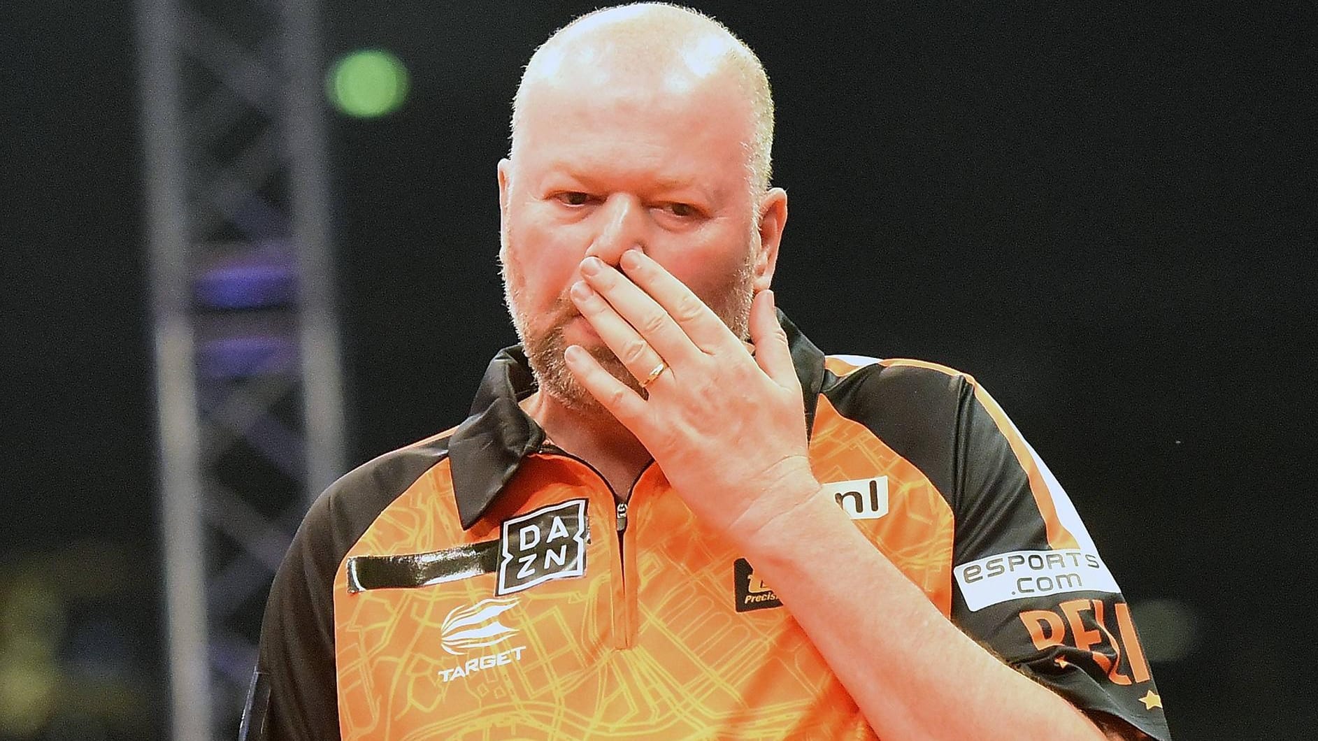 Raymond van Barneveld, hier bei den German Masters 2018: Die Darts-Legende hatte nun einen medizinischen Zwischenfall.