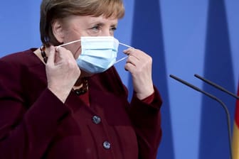 Angela Merkel tritt vor die Presse: Die Kanzlerin beriet am Freitag mit den Länderchefs über die Impfkampagne.