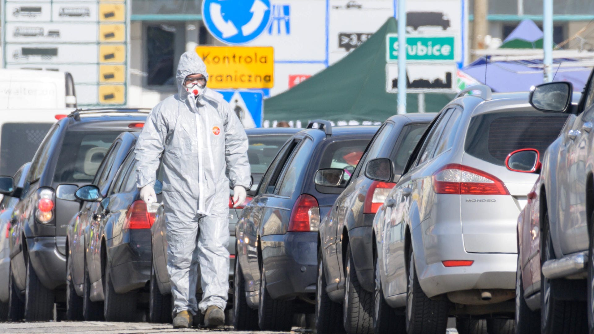 Grenzkontrolle nahe Frankfurt (Oder): Wer aus Polen einreisen will, muss ab Sonntag Dokumente vorlegen.