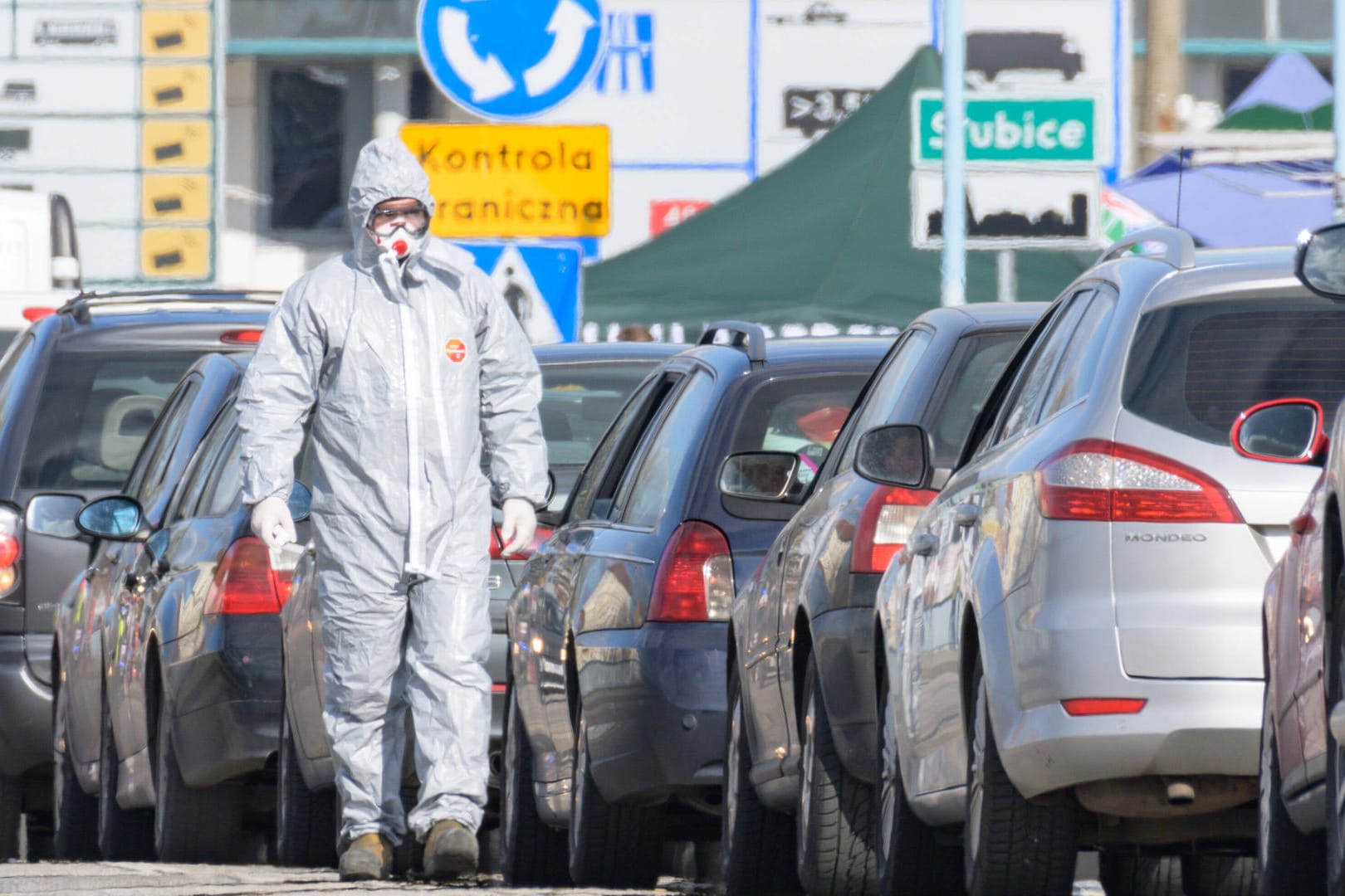 Grenzkontrolle nahe Frankfurt (Oder): Wer aus Polen einreisen will, muss ab Sonntag Dokumente vorlegen.