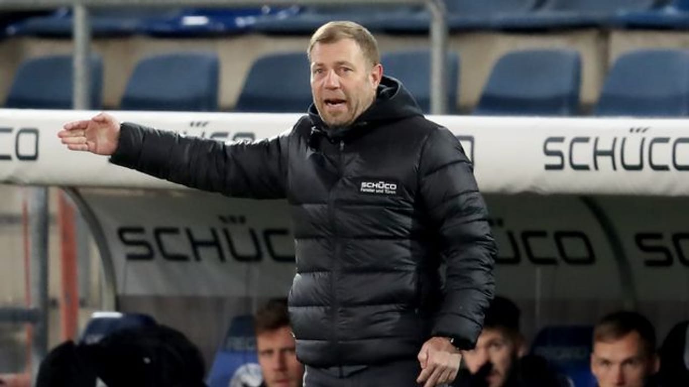 Ärgert sich über das Gegentor: Bielefelds Trainer Frank Kramer.