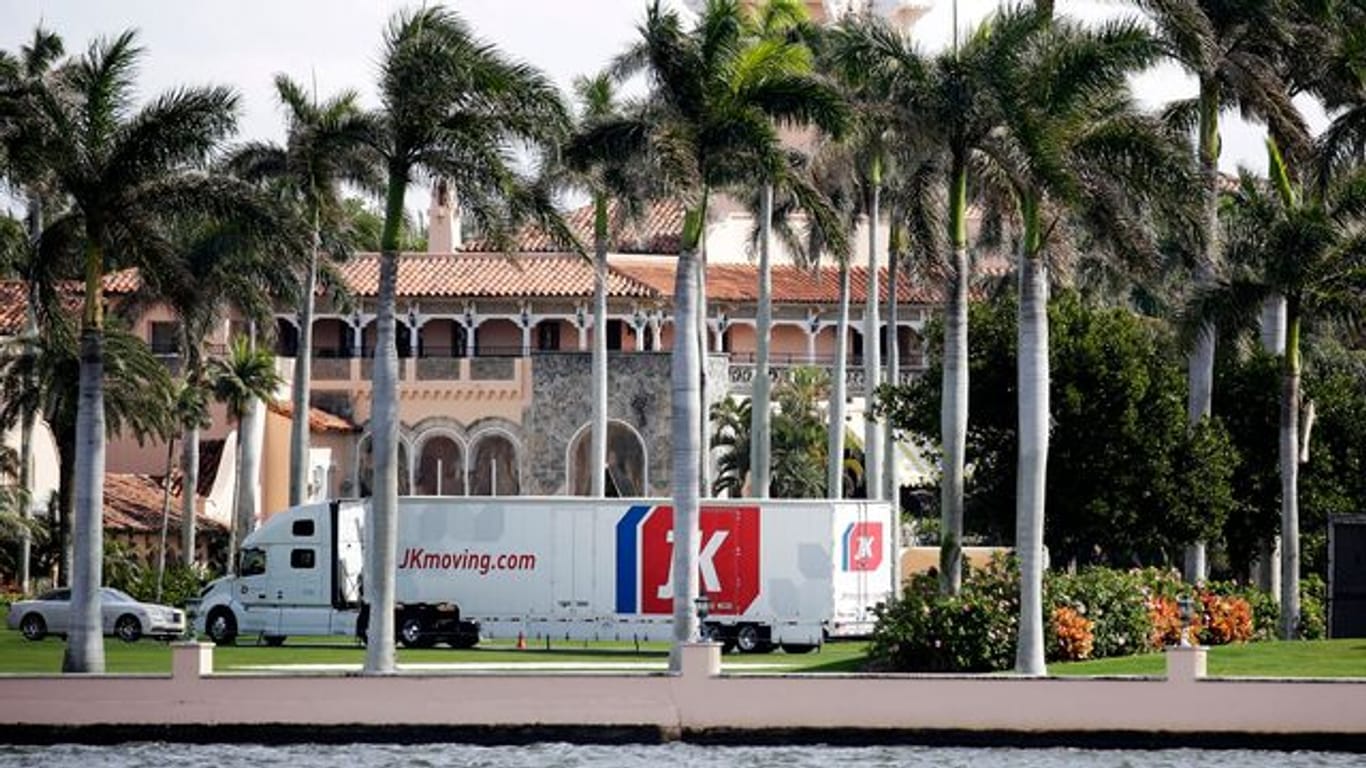 In das luxuriöse Anwesen in Palm Beach, Florida, hatte sich Ex-Präsident Donald Trump nach seinem Abschied aus dem Weißen Haus zurückgezogen.