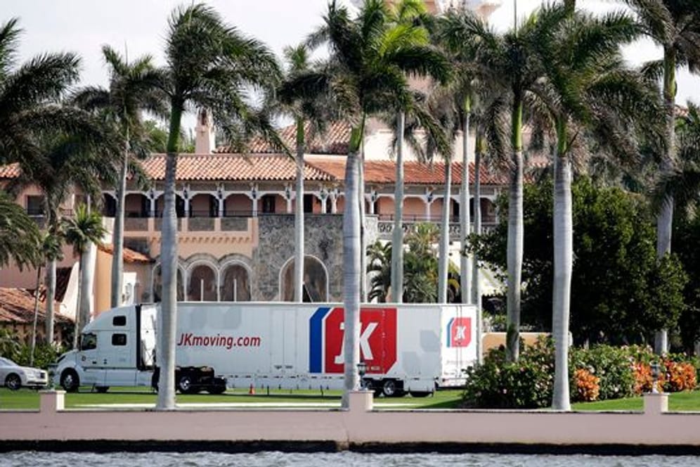 In das luxuriöse Anwesen in Palm Beach, Florida, hatte sich Ex-Präsident Donald Trump nach seinem Abschied aus dem Weißen Haus zurückgezogen.