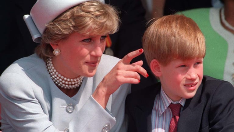 1995: Prinzessin Diana mit ihrem Sohn Prinz Harry.