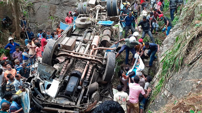Busunglück auf Sri Lanka: Mehr als ein Dutzend Menschen starben.