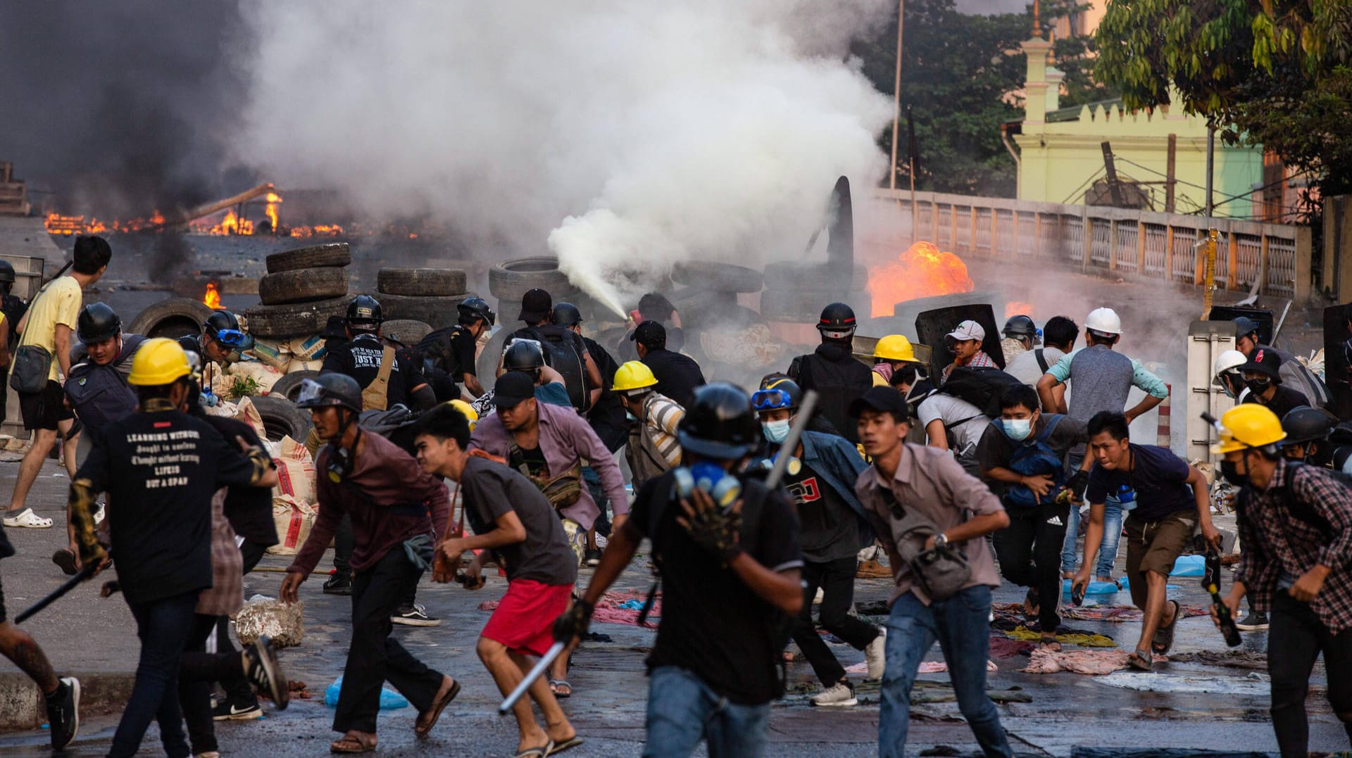 Proteste in der Stadt Yangon: "Das sind keine Soldaten oder Polizisten mehr, das sind Terroristen".